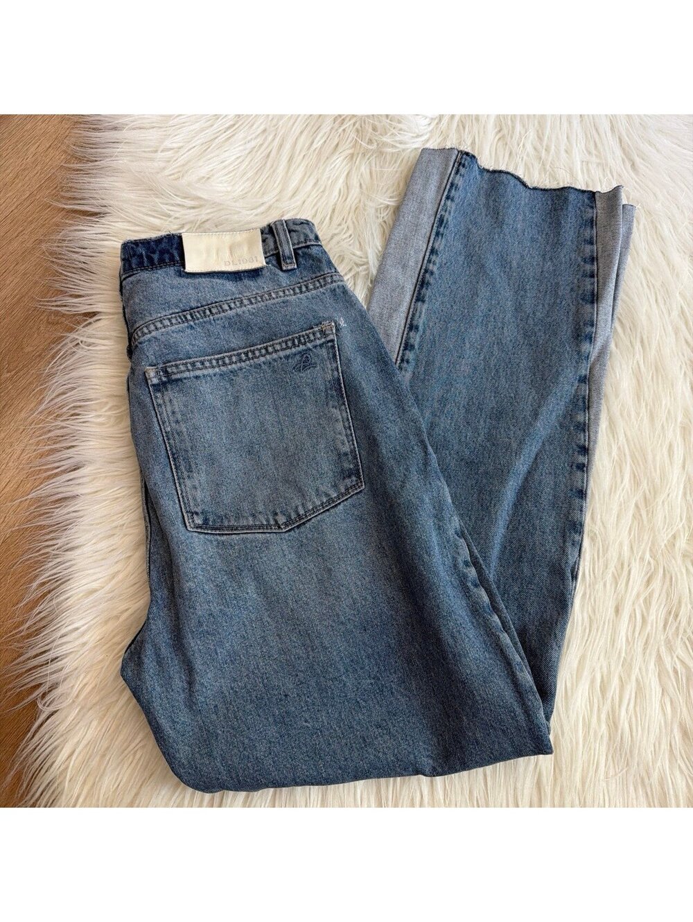 DL61 jeans size 28 inseam 29”
